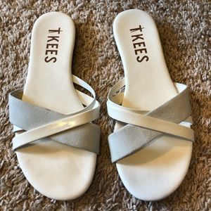 Tkees sandal white and gray